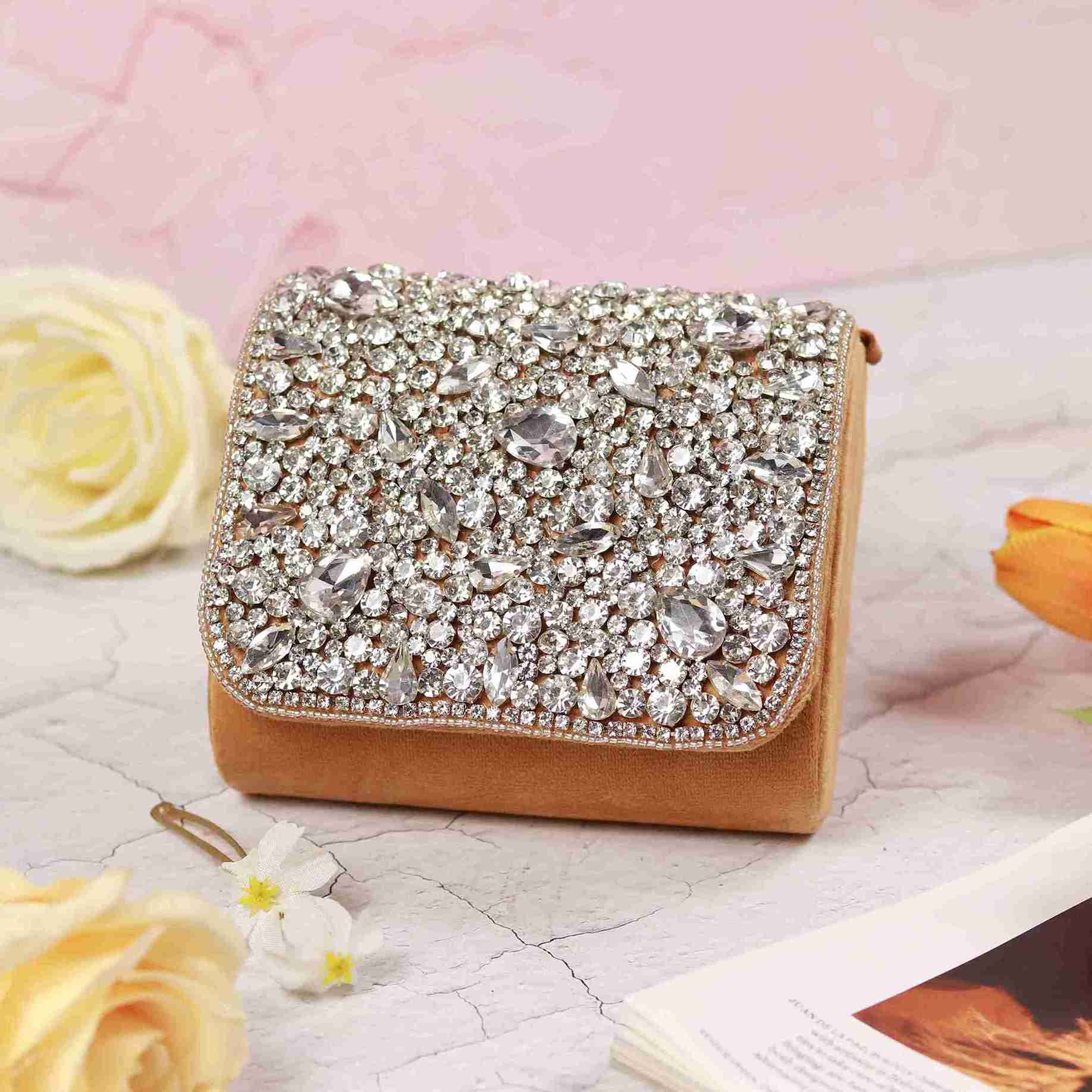 Minimalist vs. Maximalist: Choosing a Bag Style That Reflects Your Personality
