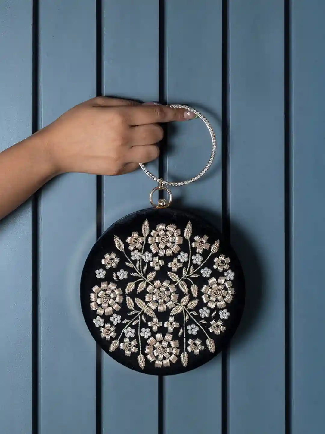 From Little Sister to Power Woman: The Perfect Bag for Every Type of Sister
