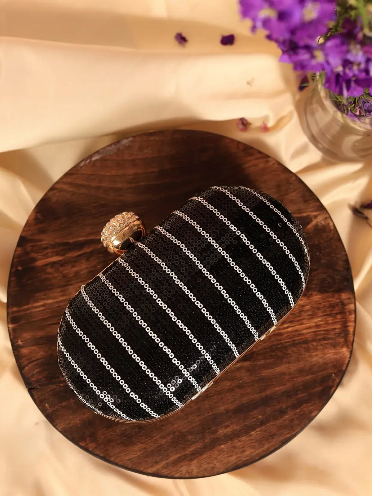 Glow set of 5 wedding favours by THE TAN CLAN, featuring small glow-in-the-dark decorative items for wedding guests.