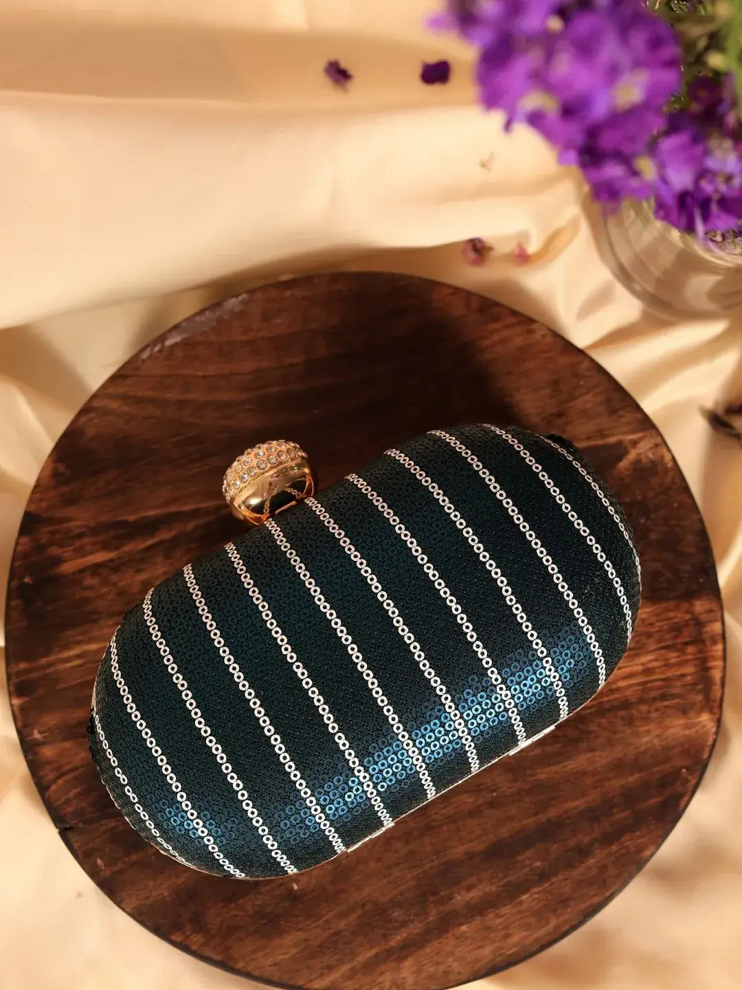 Glow set of 5 wedding favours by THE TAN CLAN, featuring small decorative glow items for wedding favors.
